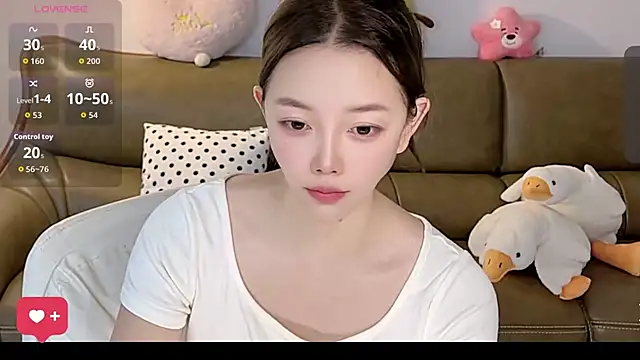 Snapshot of Yilin1999 chatting on July 2026 08:38:02 AM Yilin1999 online show from July 2026 08:38:02 AM