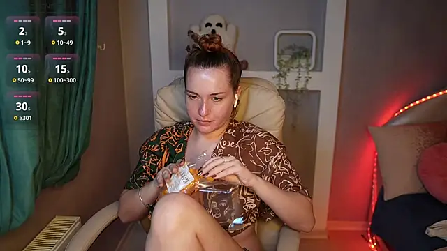 LisaElfy online show from November 2025 02:28:02 PM