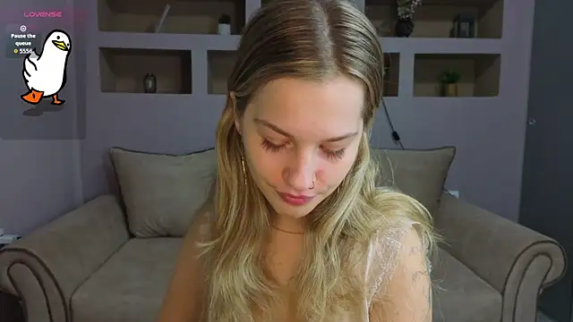 LinaCristonsen online show from November 2025 03:17:02 PM