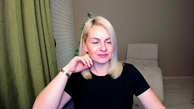 Snapshot of Alicee_Gracee chatting on December 2025 07:53:02 PM Alicee Gracee online show from December 2025 07:53:02 PM