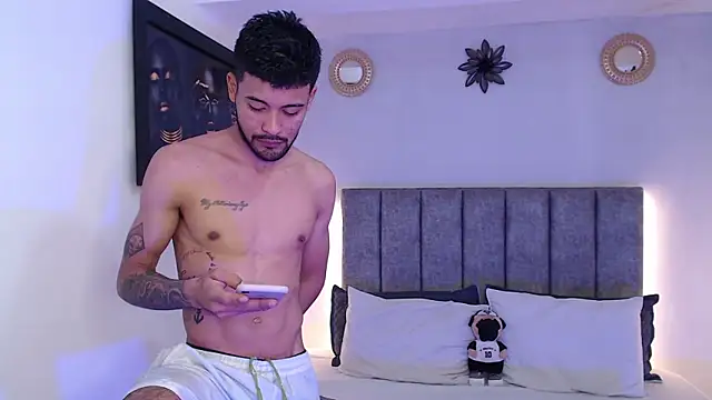 Snapshot of evil_boys_77 chatting on December 2024 10:32:01 PM evil boys 77 online show from December 2024 10:32:01 PM