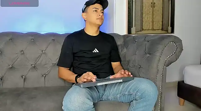 Lucii fer  online show from February 2025 11:44:02 AM