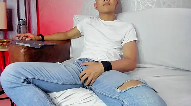 Lucii fer  online show from February 2025 05:50:01 PM