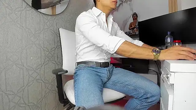 Snapshot of Lucii_fer_ chatting on May 2026 11:36:01 AM Lucii fer online show from May 2026 11:36:01 AM