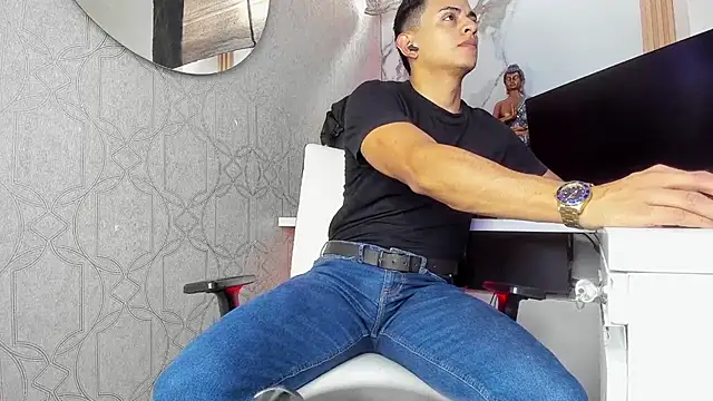 Snapshot of Lucii_fer_ chatting on May 2026 12:02:01 PM Lucii fer online show from May 2026 12:02:01 PM