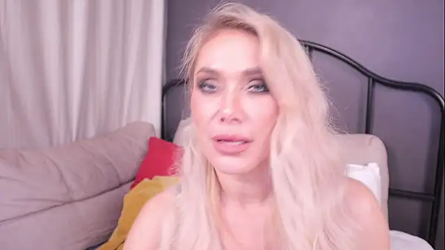 Snapshot of IsadoraDunkan chatting on March 2025 09:13:01 PM IsadoraDunkan online show from March 2025 09:13:01 PM