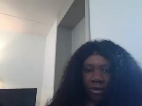 Snapshot of bonbonaumiel chatting on December 2024 11:44:01 AM bonbonaumiel online show from December 2024 11:44:01 AM