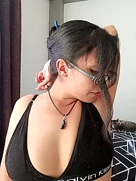 Snapshot of Lucy_Chery chatting on April 2026 06:03:02 PM Lucy Chery online show from April 2026 06:03:02 PM