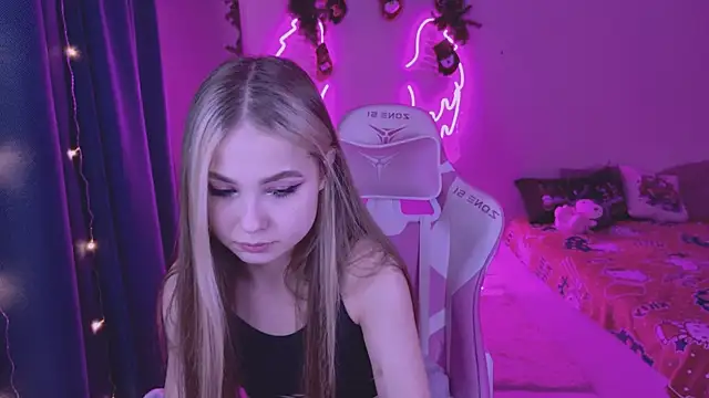 Snapshot of tikkisa chatting on December 2024 04:28:01 PM tikkisa online show from December 2024 04:28:01 PM