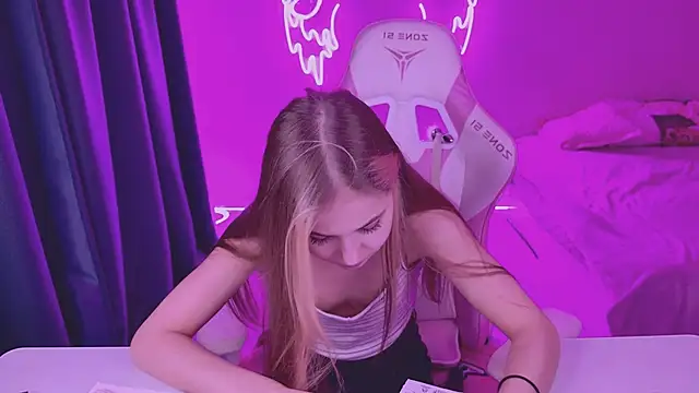 Snapshot of tikkisa chatting on February 2025 09:40:01 PM tikkisa online show from February 2025 09:40:01 PM