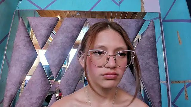 Snapshot of LARICSABLUE chatting on January 2025 06:05:02 AM LARICSABLUE online show from January 2025 06:05:02 AM