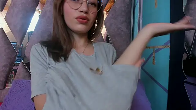 Snapshot of LARICSABLUE chatting on February 2025 04:25:02 AM LARICSABLUE online show from February 2025 04:25:02 AM