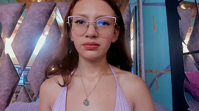 Snapshot of LARICSABLUE chatting on February 2025 03:06:02 AM LARICSABLUE online show from February 2025 03:06:02 AM