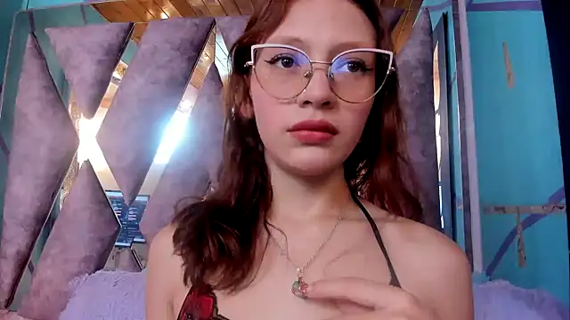 Snapshot of LARICSABLUE chatting on February 2025 03:56:02 AM LARICSABLUE online show from February 2025 03:56:02 AM