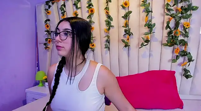 Snapshot of Lucy_Anall_ chatting on February 2025 09:57:01 PM Lucy Anall online show from February 2025 09:57:01 PM