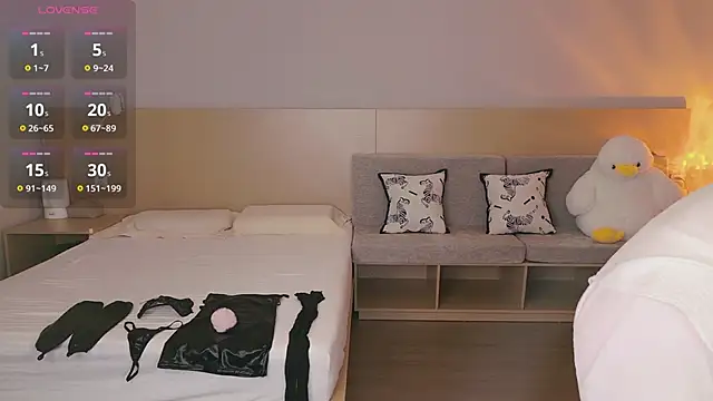 Lucky-baby online show from October 2025 01:17:02 PM