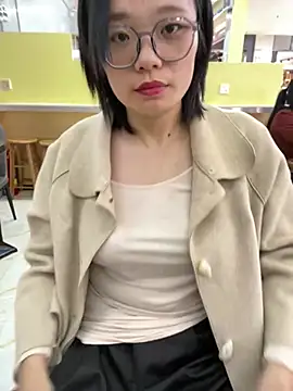 Snapshot of Bella0815 chatting on March 2025 12:04:02 PM Bella0815 online show from March 2025 12:04:02 PM