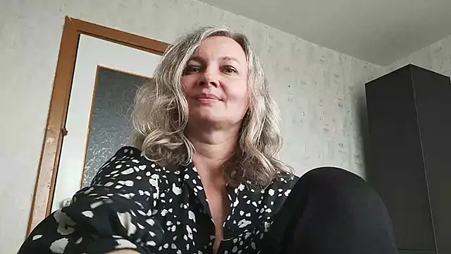 Snapshot of EdithManning chatting on May 2026 01:49:02 PM EdithManning online show from May 2026 01:49:02 PM