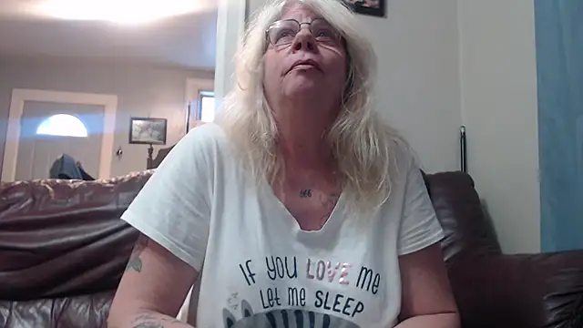 canadiancougar1965 online show from February 2025 10:21:01 PM