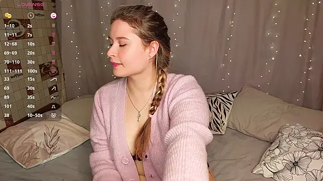 sophie  lee online show from October 2025 03:45:01 PM