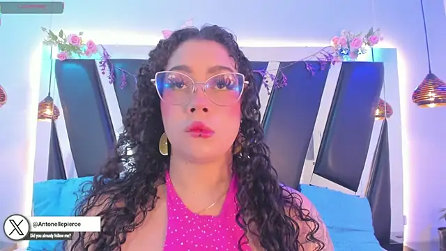 Snapshot of antonelllepiercee chatting on June 2026 11:25:01 AM antonelllepiercee online show from June 2026 11:25:01 AM