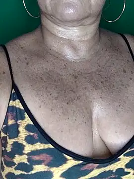 Kasandra Ho online show from November 2025 04:20:01 PM