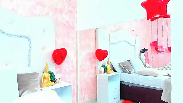 NahomiWhitel online show from February 2025 06:41:01 PM