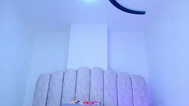 mia stanfort online show from December 2025 07:29:02 PM