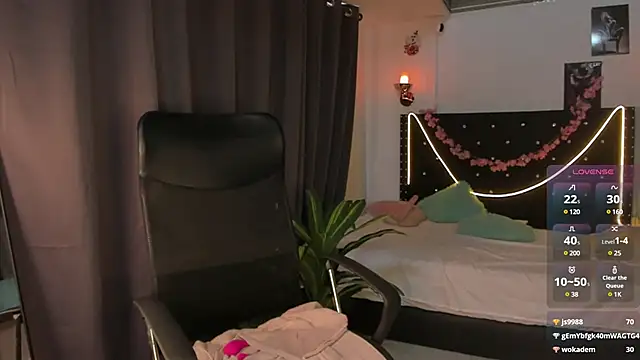 emilyrouxe online show from February 2025 08:33:02 PM