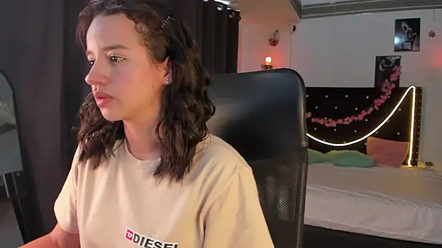 emilyrouxe online show from March 2025 05:58:02 PM