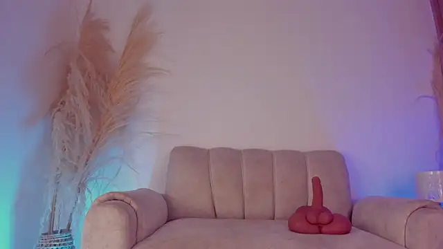 sara gwen online show from October 2025 01:04:02 AM