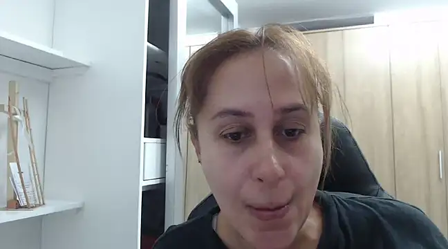 Snapshot of RoxanaLove9 chatting on January 2025 01:11:01 AM RoxanaLove9 online show from January 2025 01:11:01 AM