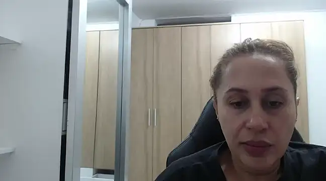 Snapshot of RoxanaLove9 chatting on January 2025 01:13:01 AM RoxanaLove9 online show from January 2025 01:13:01 AM