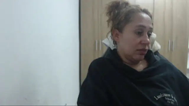 Snapshot of RoxanaLove9 chatting on September 2025 04:28:02 AM RoxanaLove9 online show from September 2025 04:28:02 AM