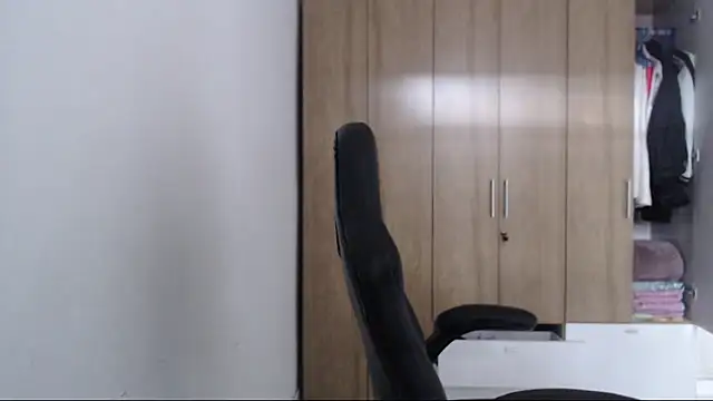 RoxanaLove9 online show from December 2025 08:35:01 PM