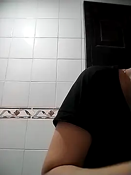 Lucianaferro  online show from April 2026 01:39:01 AM