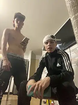 Snapshot of LatinBoysxxx chatting on January 2025 05:37:01 AM LatinBoysxxx online show from January 2025 05:37:01 AM