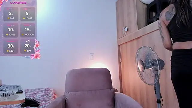 medussa13  online show from November 2025 01:10:02 PM