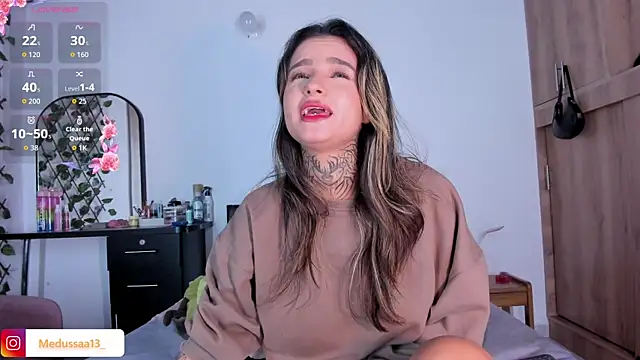 medussa13  online show from April 2026 12:30:02 PM