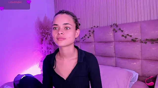 HannaRhodes online show from July 2026 02:40:02 PM