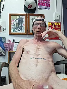 Snapshot of Undercover_Pornstar chatting on July 2026 09:43:02 PM Undercover Pornstar online show from July 2026 09:43:02 PM