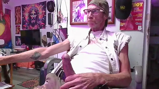 Snapshot of Undercover_Pornstar chatting on July 2026 02:56:02 PM Undercover Pornstar online show from July 2026 02:56:02 PM