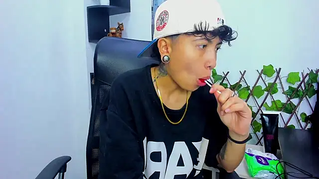 Snapshot of Im_Mathias chatting on November 2025 04:23:01 AM Im Mathias online show from November 2025 04:23:01 AM