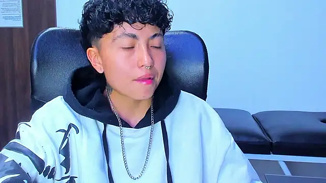 Snapshot of Im_Mathias chatting on February 2026 02:11:01 AM Im Mathias online show from February 2026 02:11:01 AM