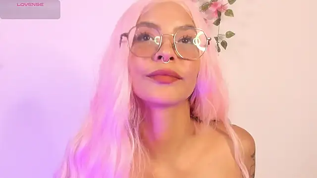 Luna-Chann online show from June 2026 09:42:02 PM