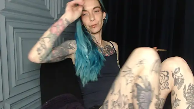 Snapshot of RavenryderUK chatting on May 2026 07:08:01 PM RavenryderUK online show from May 2026 07:08:01 PM