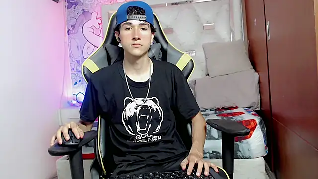 johnny cagee online show from October 2025 04:24:02 AM