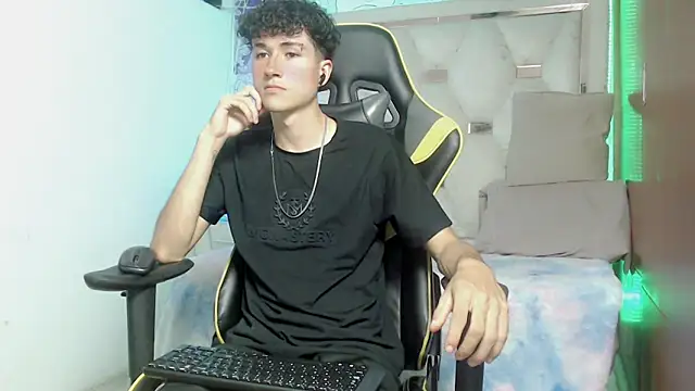 johnny cagee online show from November 2025 06:13:01 AM