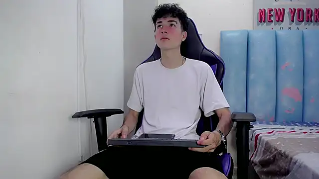 johnny cagee online show from December 2025 09:19:02 PM