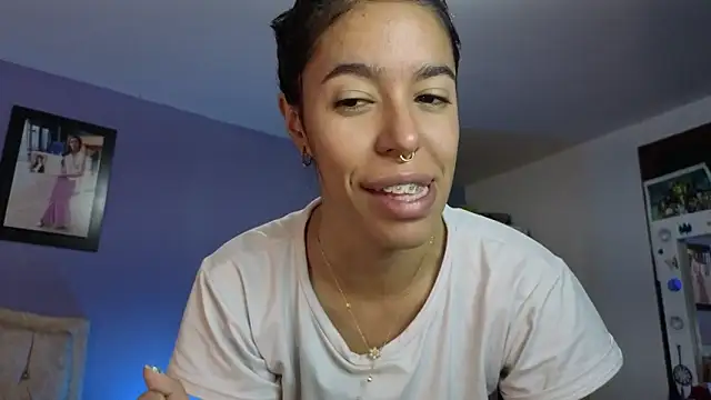 Snapshot of stephania_t chatting on May 2026 12:45:02 PM stephania t online show from May 2026 12:45:02 PM